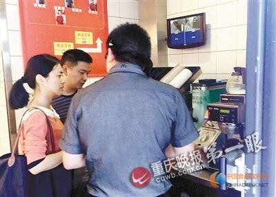 麥當(dāng)勞店員誤拿消毒液沖調(diào)飲料 致食客臟器損傷